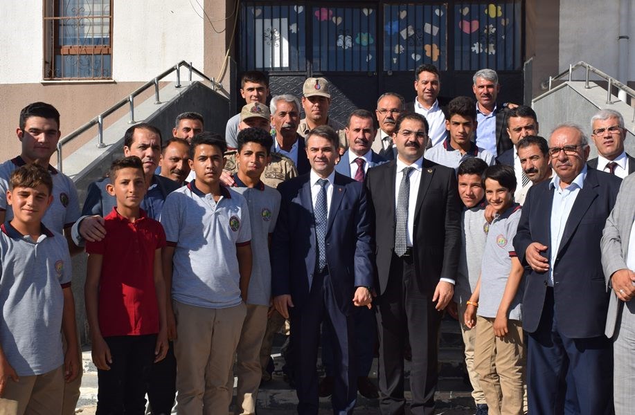 İlçemiz Kaymakamı Metin Esen Çamlıdere Mahallesinde Muhtarlarla Bir Araya Geldi